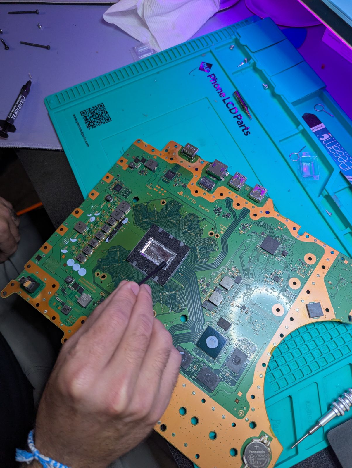 Hands-on PS5 motherboard repair at Selectel Wireless Phenix City, Alabama